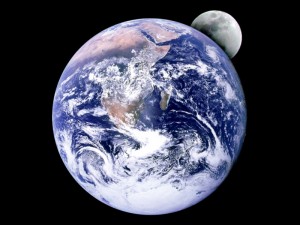 eclipseandearth2 The relative sizes of the Earth and her Moon